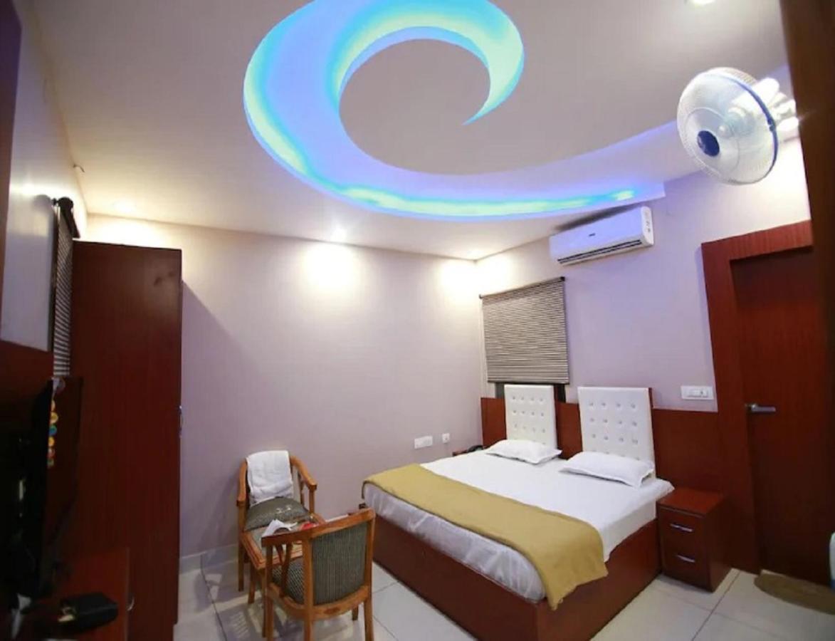 Hotel Kings, Rohtak Экстерьер фото