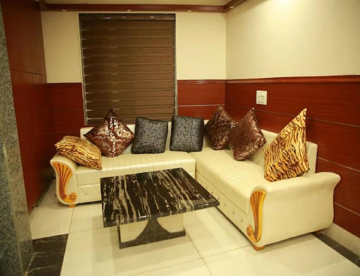 Hotel Kings, Rohtak Экстерьер фото